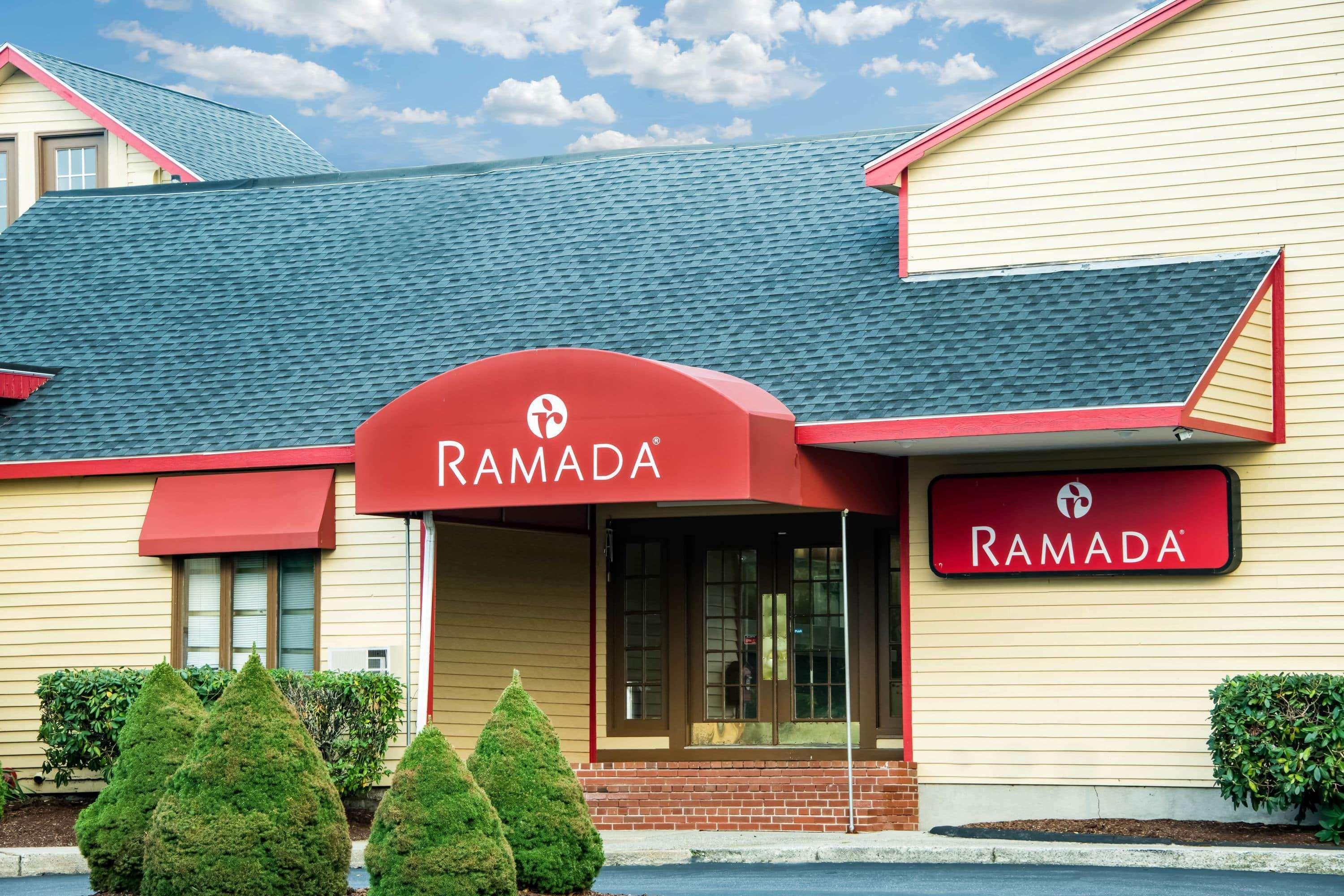 Отель Ramada By Wyndham Гротон Экстерьер фото